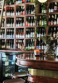 Cafes & restaurants